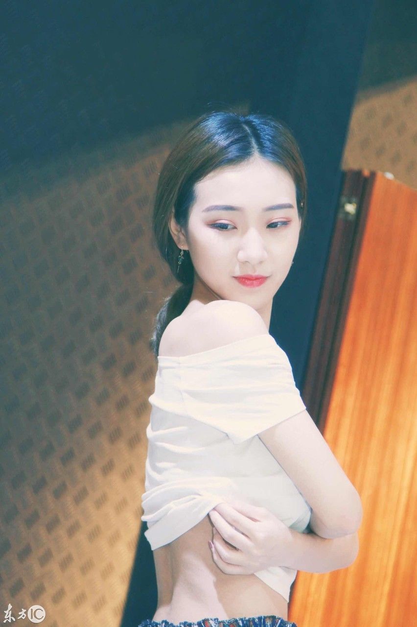 室内摄影:美女就是养眼，玲珑身段性感十足，拍着特别舒心