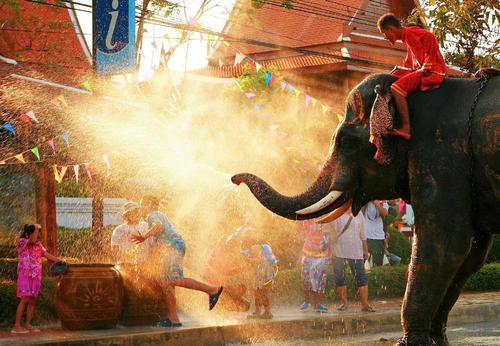 5000人民币可换23000泰铢，可以做什么？泰国美女说出实情