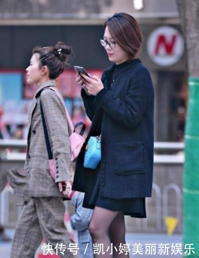  气质：街拍：气质迷人的小姐姐，展现高挑身段，是别样的风采