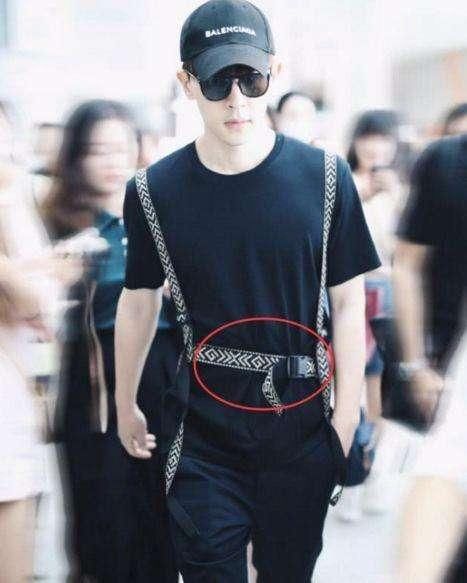 邓伦太皮了吧，安全带”系腰上，转身后书包里的东西亮了？