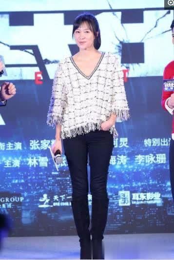 43岁徐静蕾最新近照,胖的出油了?网友:感叹时间过的好快