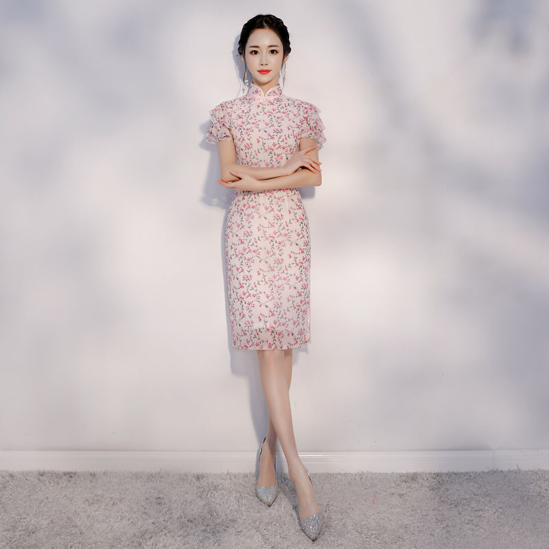 中国改良旗袍火了，气派婉约动人，民国风十足，适合45岁女人
