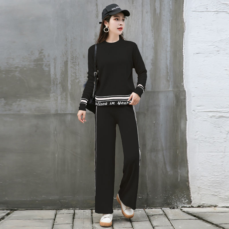 今年秋天裤裙不时兴了,时髦7080后都穿这阔腿裤套装,真洋气