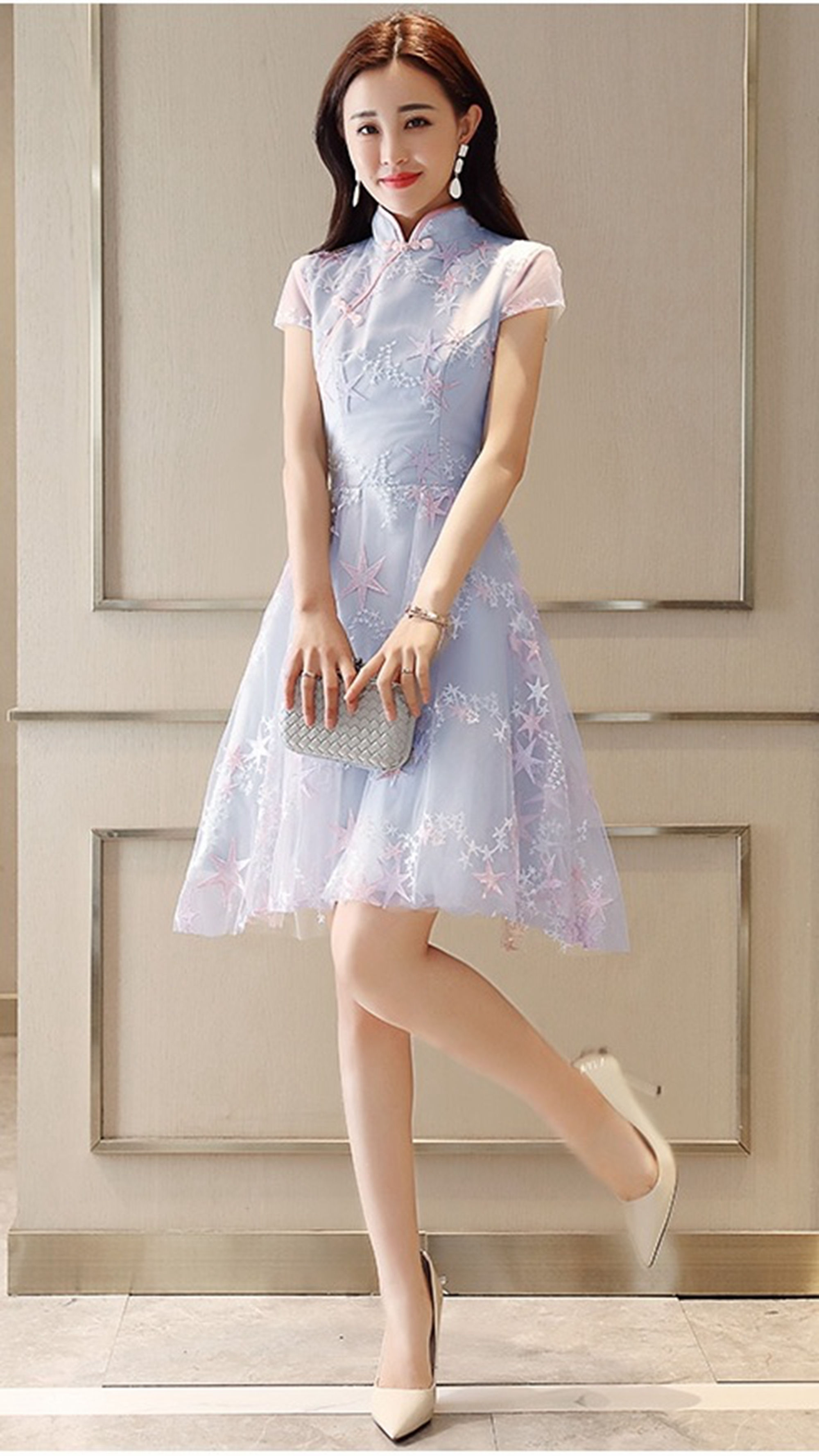 如果你身材小巧，又想穿旗袍，介绍这款改良旗袍连衣裙给您