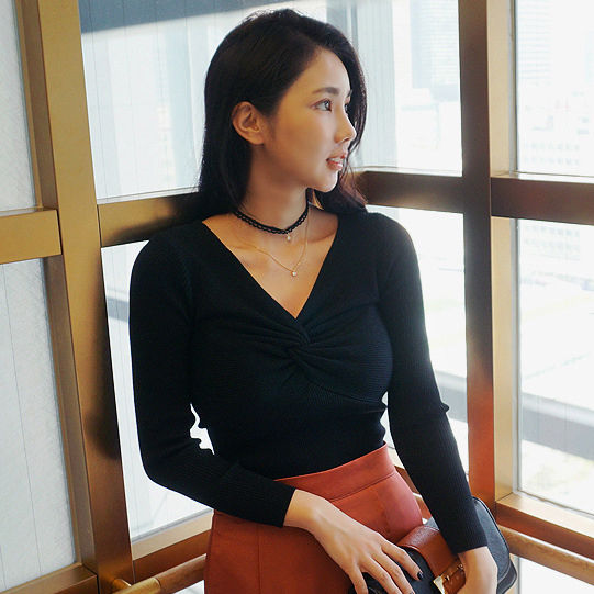 身材丰满的的闺蜜穿这款紧身打底衫，婀娜多姿，尽显好身材