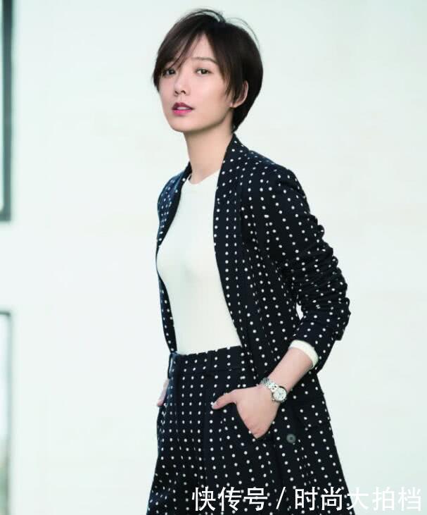 王珞丹逆天了!极简A字裙内套长裤可真不一般,网友:看着就热!