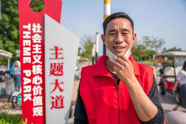  #太白#用行动浇灌“文明之花”，太白湖新区创城中的那抹红