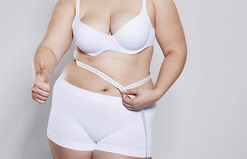 曾经胖到140斤，现用一土方法瘦了30斤，48岁大妈年轻十岁