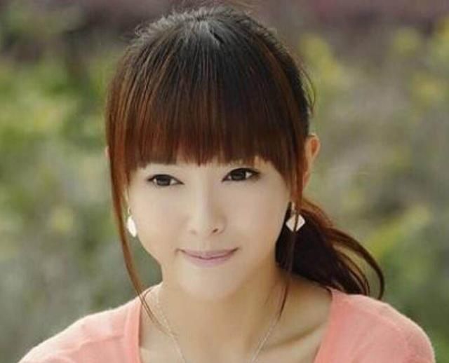 唐嫣留过的发型，第一个像极了十八岁，网友:最后那个真的好土啊