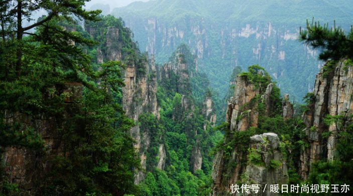 湖南正在修建一条高铁, 全长大约261公里, 预计2022年通车运营