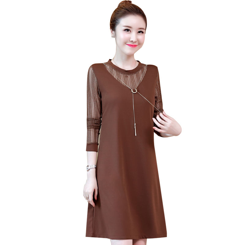 腿粗的女人尽量别穿打底裤，学她们这样穿长裙，漂亮到飞起来