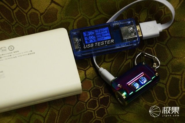 NITECORE TINI 炫彩钥匙灯上手，外表酷炫 无惧黑暗