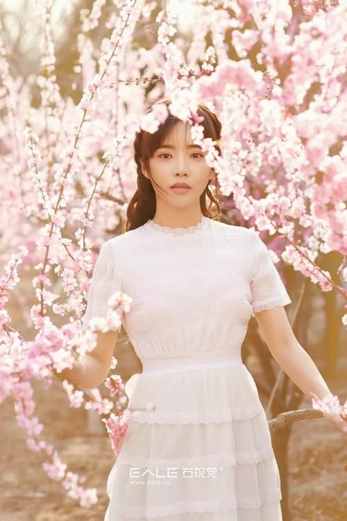 必收藏！百张女孩与花摄影作品！-右视觉十周年饕餮视觉盛宴。