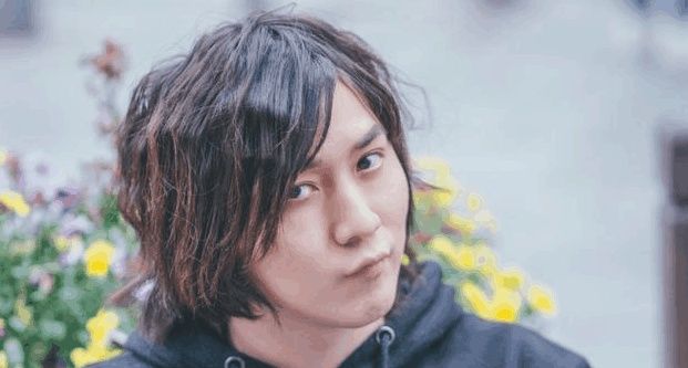 张大仙被安上关键词: 抛弃、草粉、欺骗, 网爆有人花钱专程黑他!