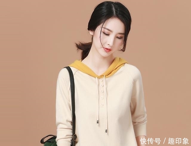  「针织」无意中发现：今秋流行这“小衫 哈伦裤”，随性时髦，天凉穿刚好