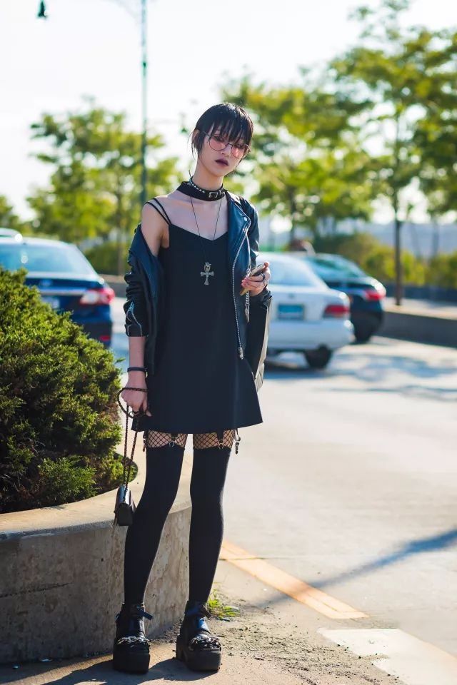 胸不平何以平天下!专治贫乳的穿衣法则告诉我们:平胸又如何，扛不