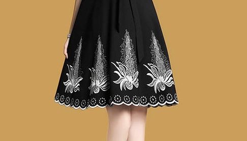 有一种高贵叫:“大牌”秋裙，45岁的老婆穿上身，洋气太显嫩