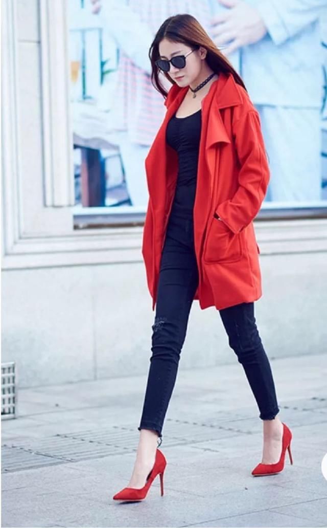 高跟鞋让你穿出毫无抵抗的美，让人一见倾心~