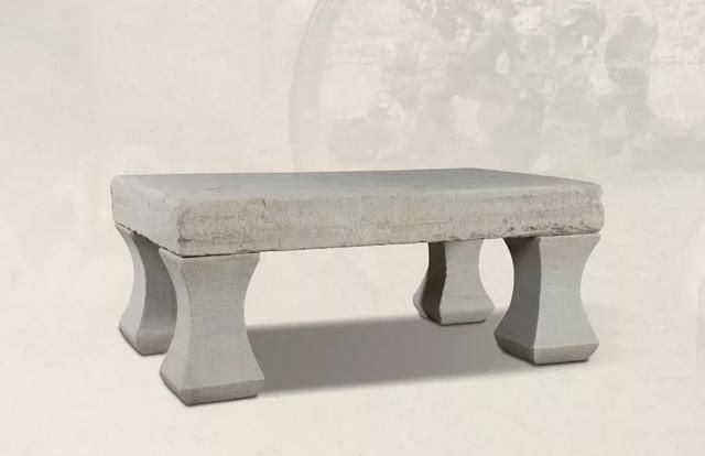  『家具』庭院中的石制家具