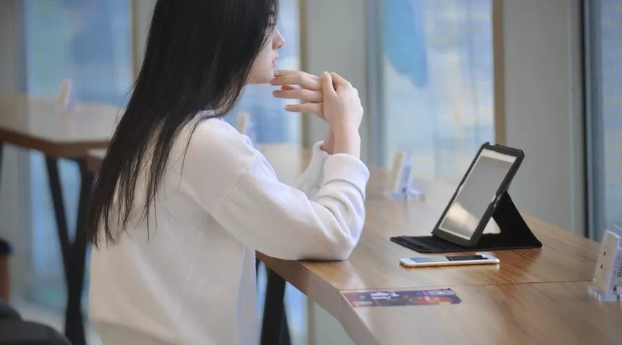 古天乐遭女粉逼捐100万，不给就自杀：人一心软，就完了！