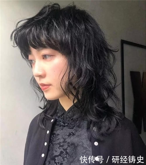  「适合的洗」头发多久洗一次最好？多数人一直都做错了，难怪掉发严重发际线高