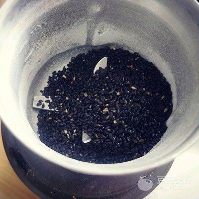 【黑芝麻】黑芝麻奶酪包的做法