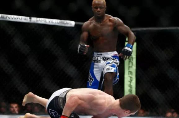 曾登昆仑决的前UFC名将，4秒内击倒两人！可惜是打输住院打赢坐牢