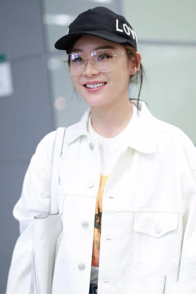 这么穿真显瘦!网友:袁姗姗的“犀牛鞋”，今年必火!