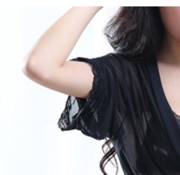 今年女人都流行穿睡裙,时而优雅,时而性感,美不胜收