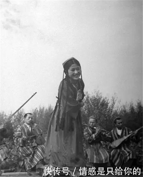 镜头下1943年新疆女孩: 想不到43年的新疆女孩那么美