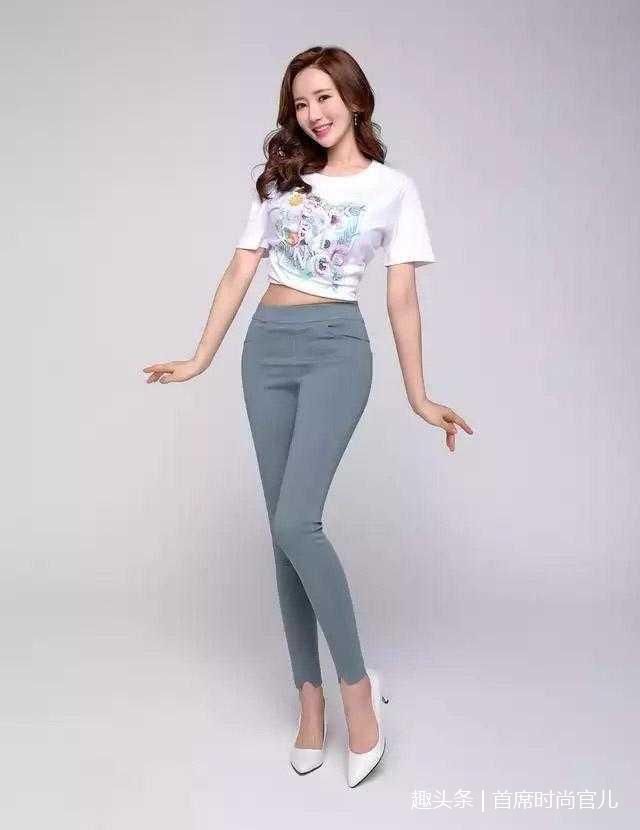 合适的才是最美的，紧身裤与连衣裙或许可以尽情展现你的魅力！