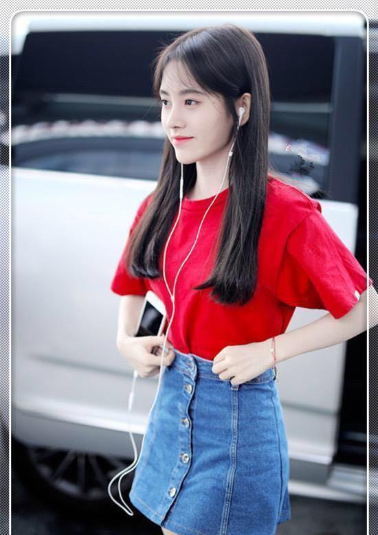 鞠婧祎和周冬雨街拍照对比，“四千年美女”与金马影后谁更好看？