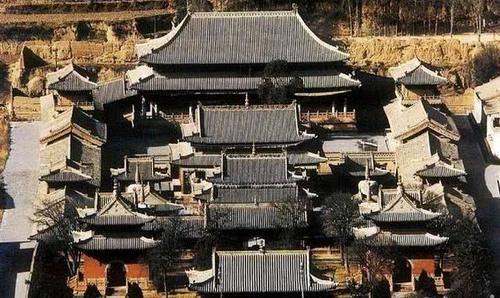 与世无争的青海“小故宫”，藏在深山里600多年