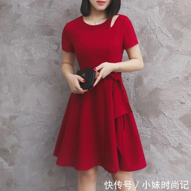 衣裙女@小个子女生想走到哪艳到哪,又怎能缺少小红裙的衬托