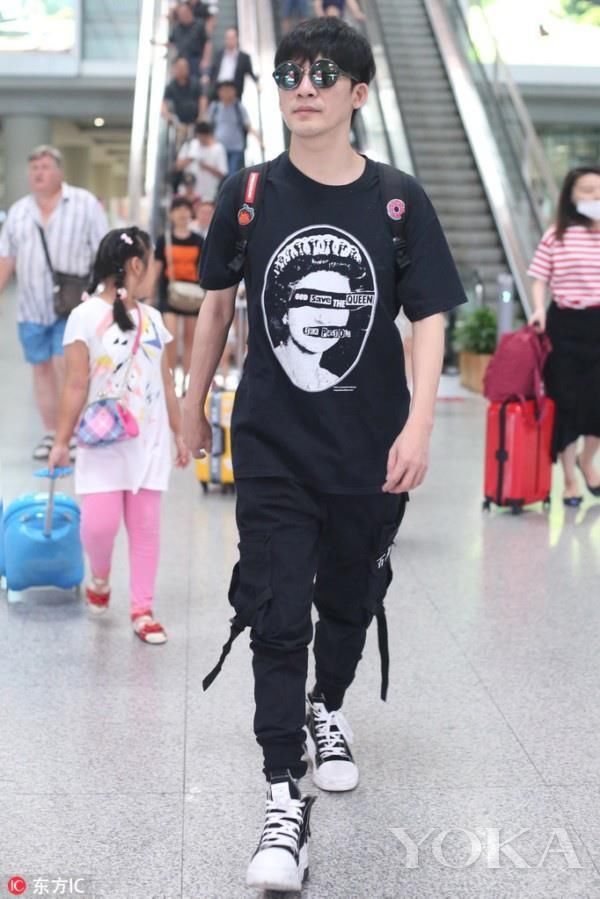 唐嫣把这几款T恤都穿了个遍,超低门槛百搭款谁穿谁美!