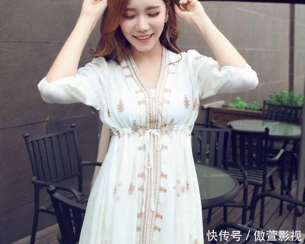 「漂亮」女人到了中年,身材很容易走样,一条漂亮优雅的“棉麻裙”拯救你