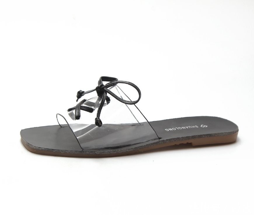 姐姐你的凉鞋落伍了，现在流行这样的慵懒风凉鞋，穿上特别时尚