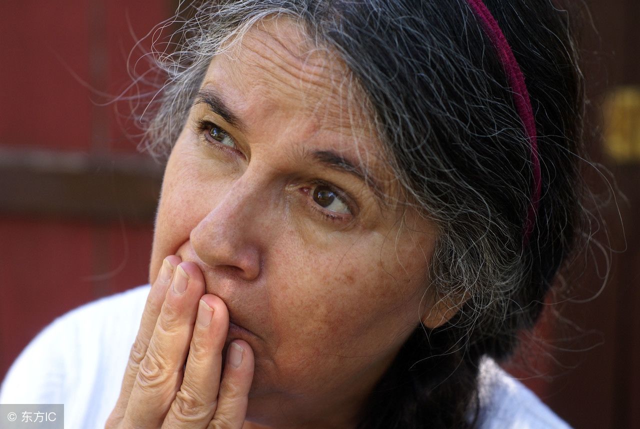 还傻傻的用激光祛老年斑?药店就有老年斑的克星，斑不见了脸还白