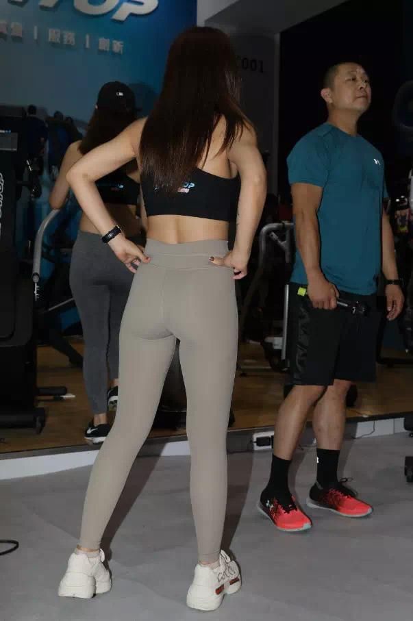 街拍丨健身的姑娘为什么性感，因为曲线美!