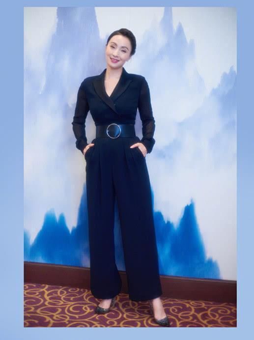 陶虹亮相活动，46岁了还有这样的魅力，徐峥的眼光不错!