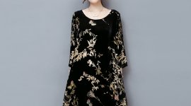 50岁的婆婆，真会打扮!都穿连衣裙和小衫，搭配高跟鞋，太美嫩