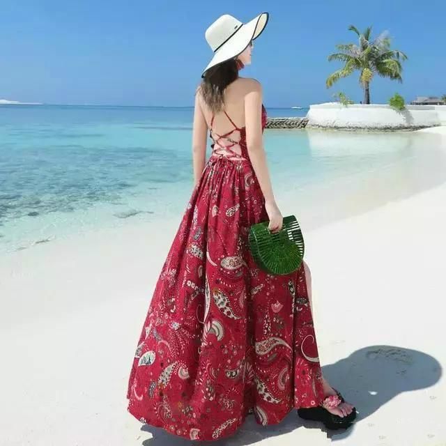 一转身的性感诱惑，露背连衣裙让你做一个最美的背影杀手