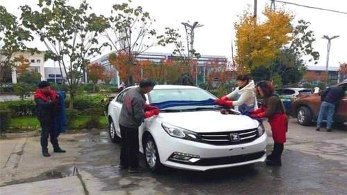  「也就」为什么现在农村买车的人越来越多？因为什么原因？听听