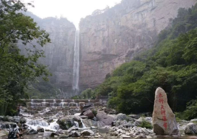 八里沟不仅山势险峻,自然保留的风景地貌,才是它的优势之处【2020热门旅游景点】