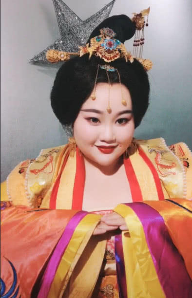 肥宅的化妆前后对比照，瞬间变女王，美到爆炸，网友：胖子逆袭？