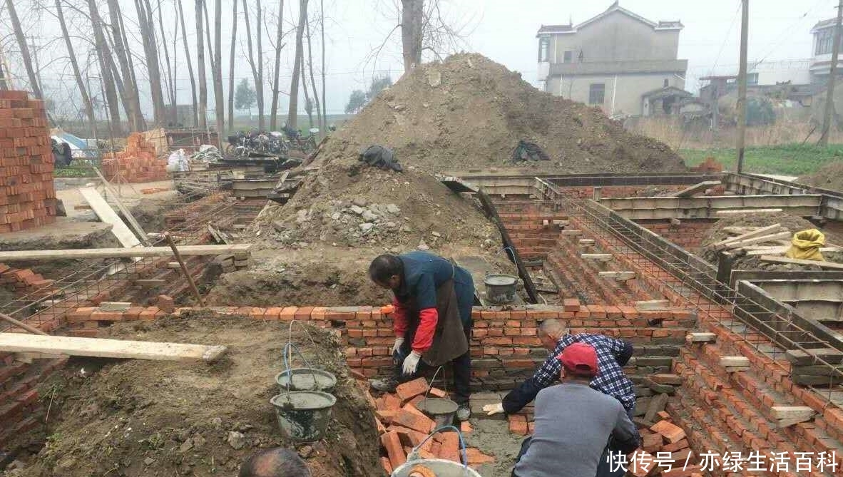  建房：建房申请不批，老宅翻盖也不准？老农：村干部这规定合理