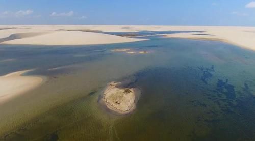 世界上最“失败”的沙漠，本应是黄沙漫天，却到处是湖泊鱼虾成群