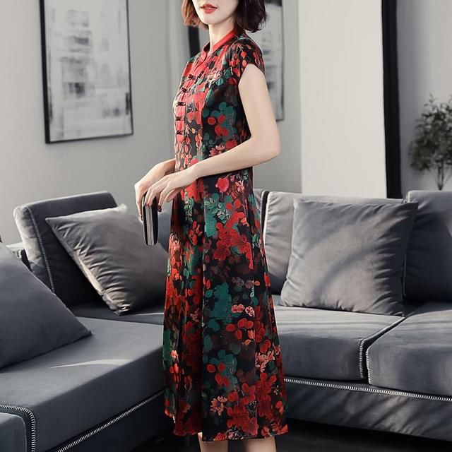 32岁老婆穿上这样的显嫩裙，甜美还不失女人味，优雅显瘦