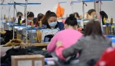  [触网]生意难做触网揽客，鞋企贱卖纾困，500双起6元一双