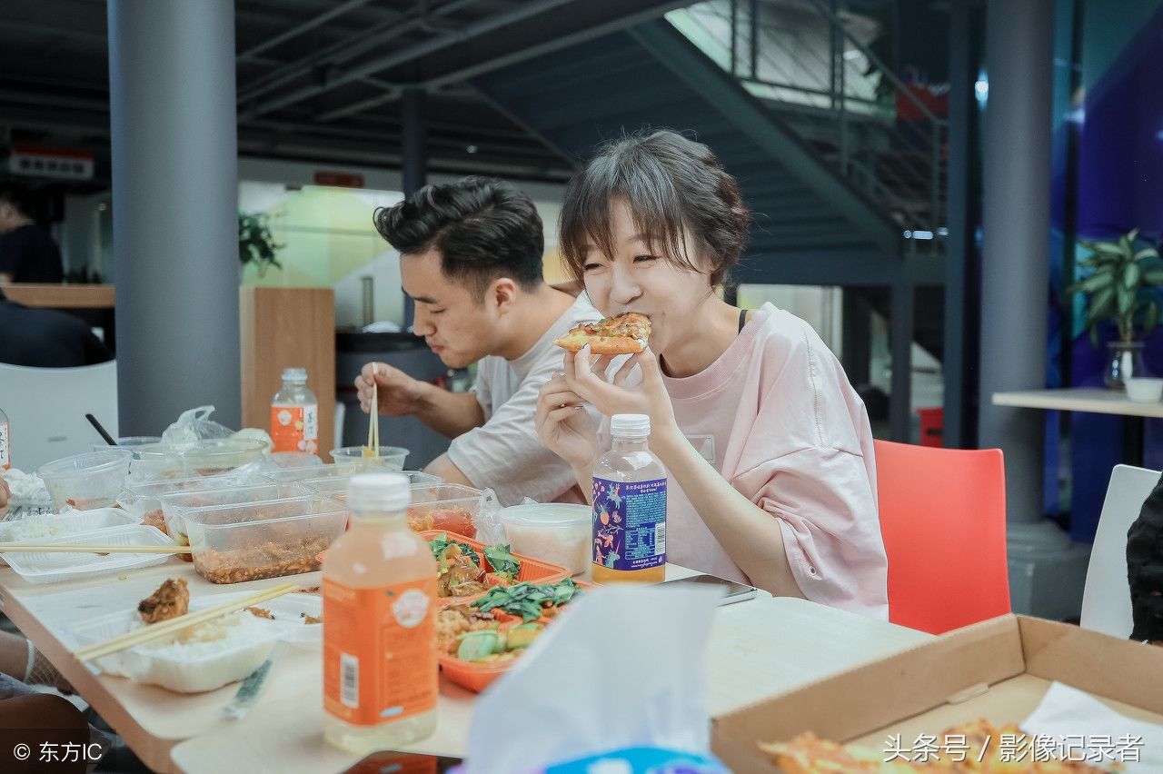 95斤美女1小时吃千只小龙虾，吃怕自助餐老板，月薪全花在吃上